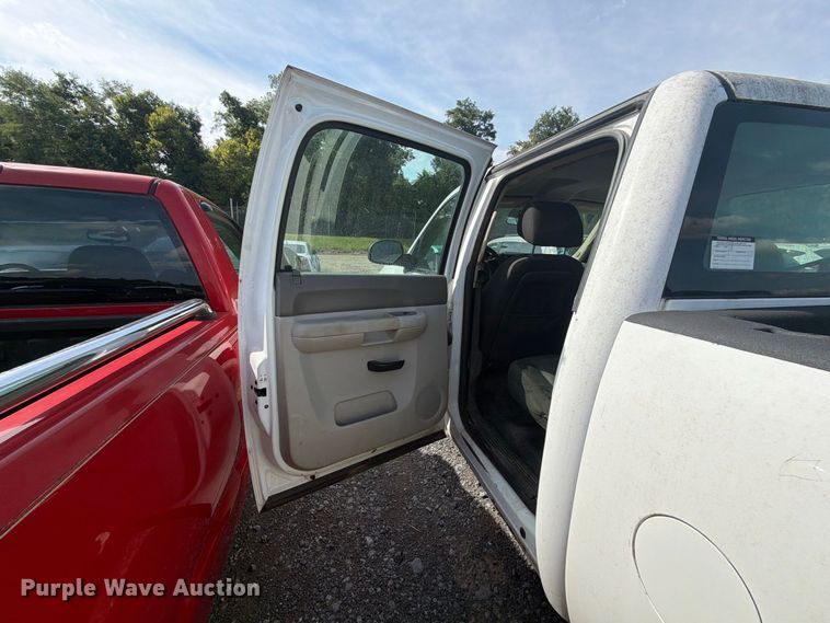 image for item YA4961 2014 Chevrolet Silverado 2500HD Crew Cab pickup truck
