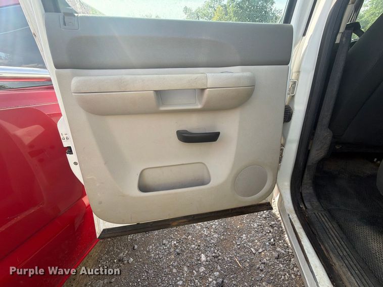 image for item YA4961 2014 Chevrolet Silverado 2500HD Crew Cab pickup truck
