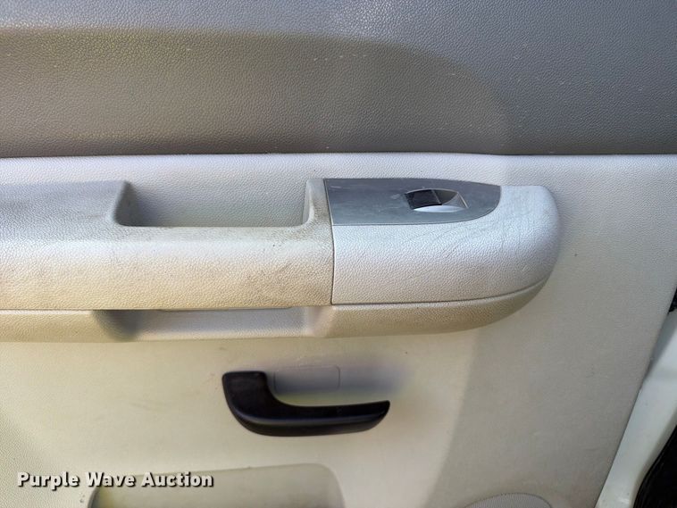 image for item YA4961 2014 Chevrolet Silverado 2500HD Crew Cab pickup truck