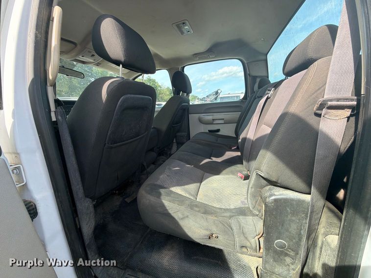 image for item YA4961 2014 Chevrolet Silverado 2500HD Crew Cab pickup truck
