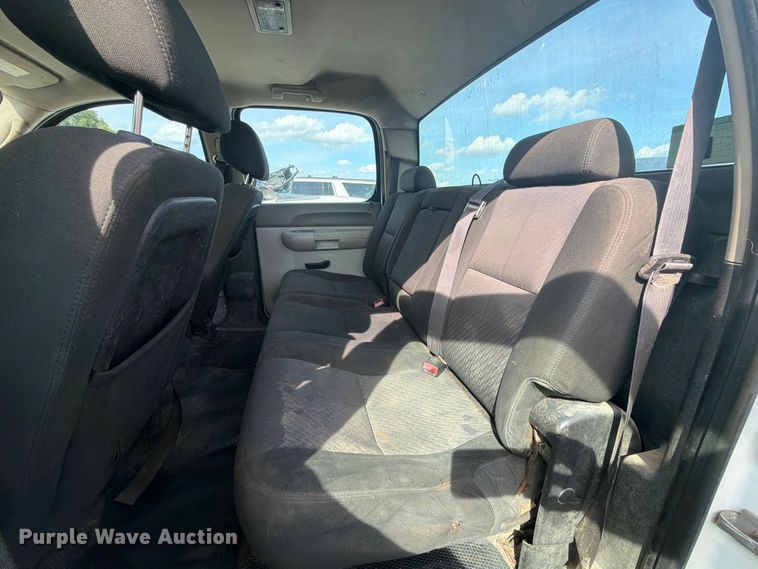 image for item YA4961 2014 Chevrolet Silverado 2500HD Crew Cab pickup truck