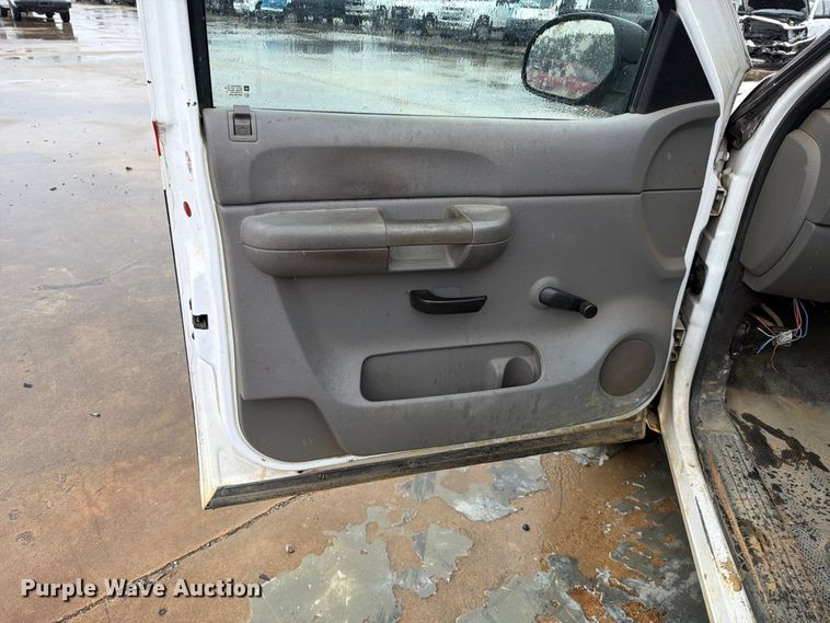 image for item YA4985 2007 GMC Sierra 1500 pickup truck