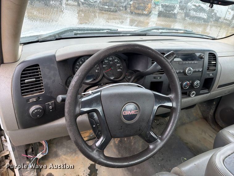 image for item YA4985 2007 GMC Sierra 1500 pickup truck