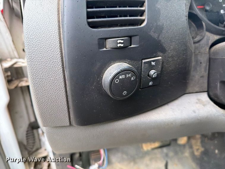 image for item YA4985 2007 GMC Sierra 1500 pickup truck