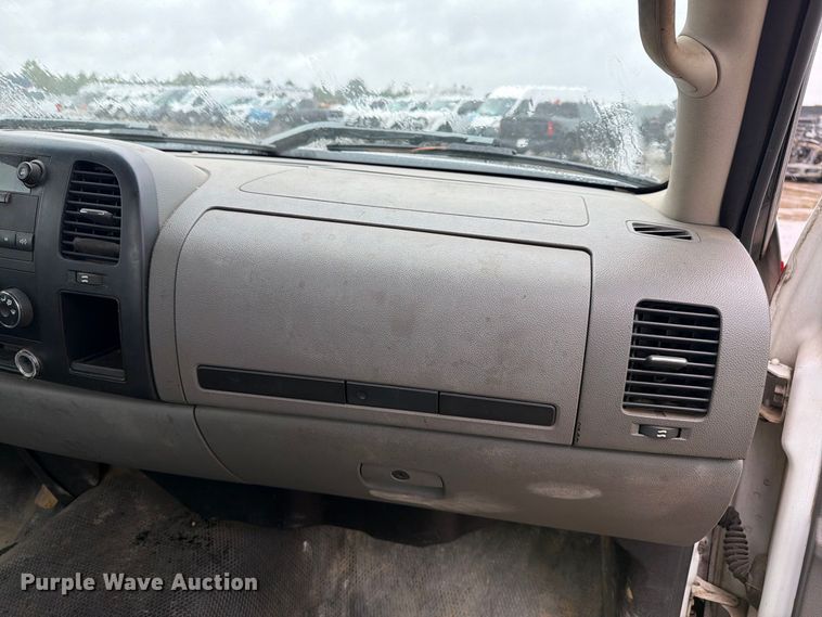 image for item YA4985 2007 GMC Sierra 1500 pickup truck
