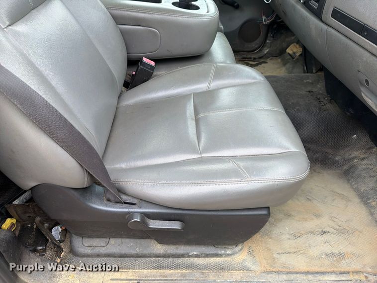image for item YA4985 2007 GMC Sierra 1500 pickup truck
