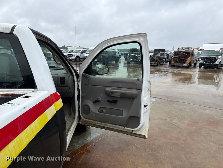 image for item YA4985 2007 GMC Sierra 1500 pickup truck