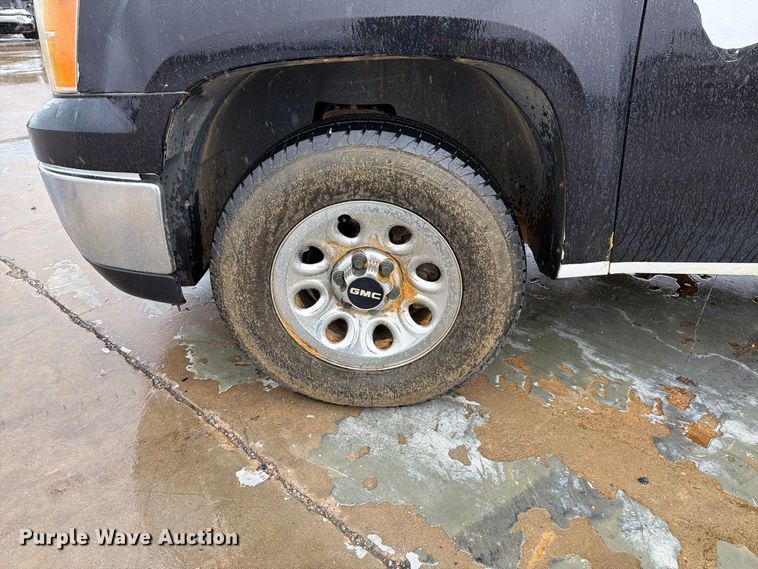 image for item YA4985 2007 GMC Sierra 1500 pickup truck