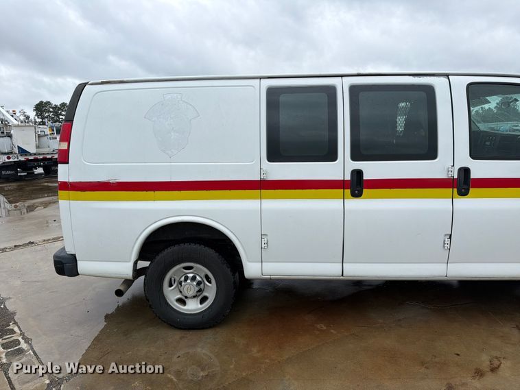 image for item YA4986 2014 Chevrolet Express 3500 van