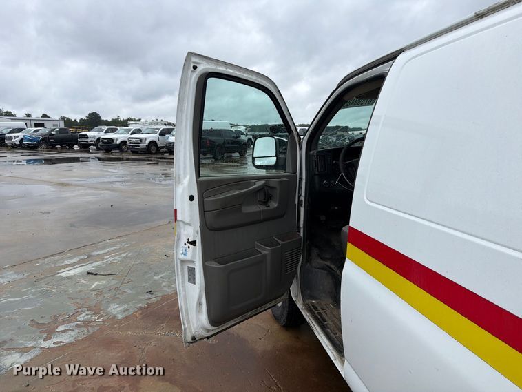 image for item YA4986 2014 Chevrolet Express 3500 van