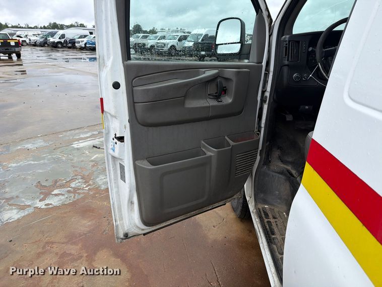 image for item YA4986 2014 Chevrolet Express 3500 van
