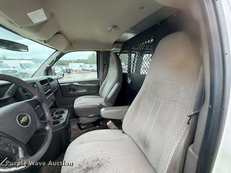 image for item YA4986 2014 Chevrolet Express 3500 van