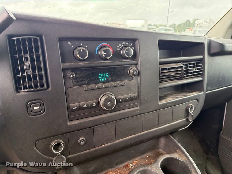 image for item YA4986 2014 Chevrolet Express 3500 van