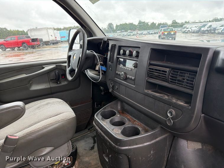 image for item YA4986 2014 Chevrolet Express 3500 van