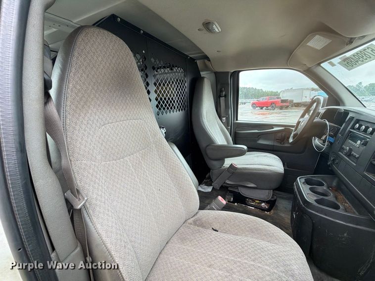 image for item YA4986 2014 Chevrolet Express 3500 van