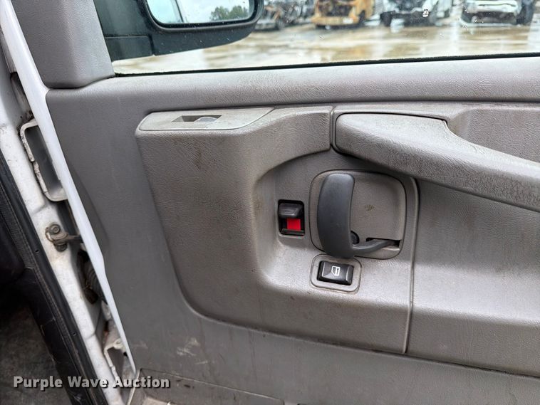 image for item YA4986 2014 Chevrolet Express 3500 van