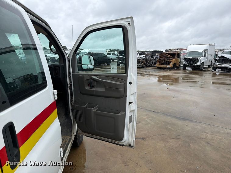image for item YA4986 2014 Chevrolet Express 3500 van