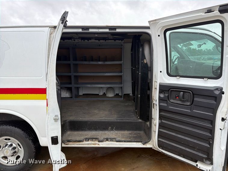 image for item YA4986 2014 Chevrolet Express 3500 van