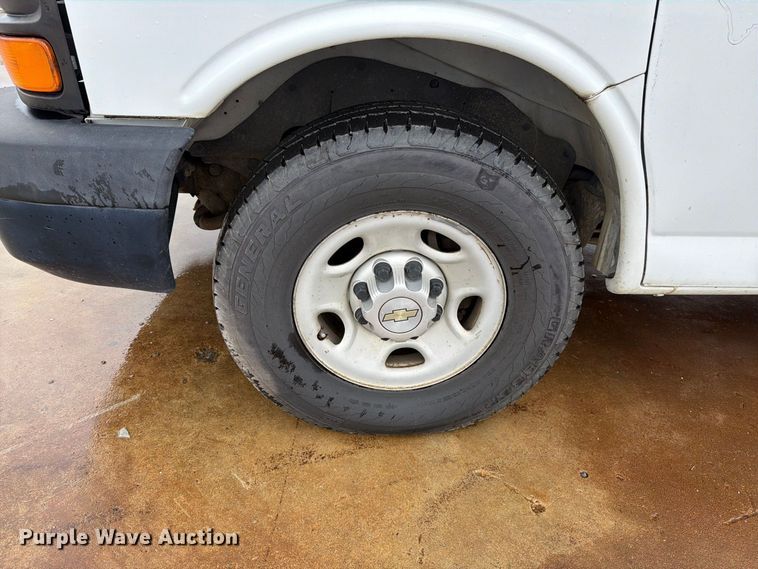 image for item YA4986 2014 Chevrolet Express 3500 van
