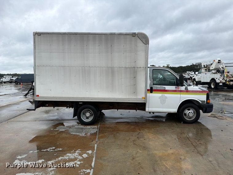 image for item YA4987 2007 Chevrolet Express  delivery van