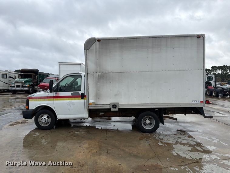 image for item YA4987 2007 Chevrolet Express  delivery van