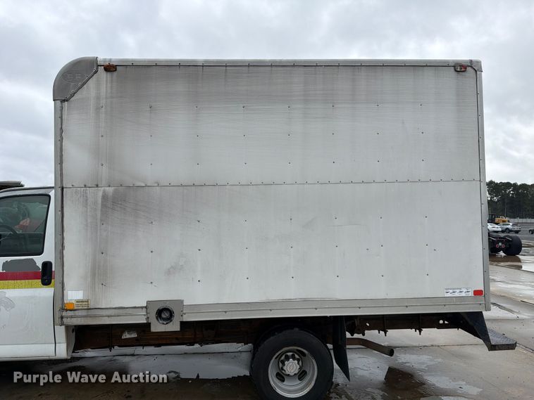image for item YA4987 2007 Chevrolet Express  delivery van