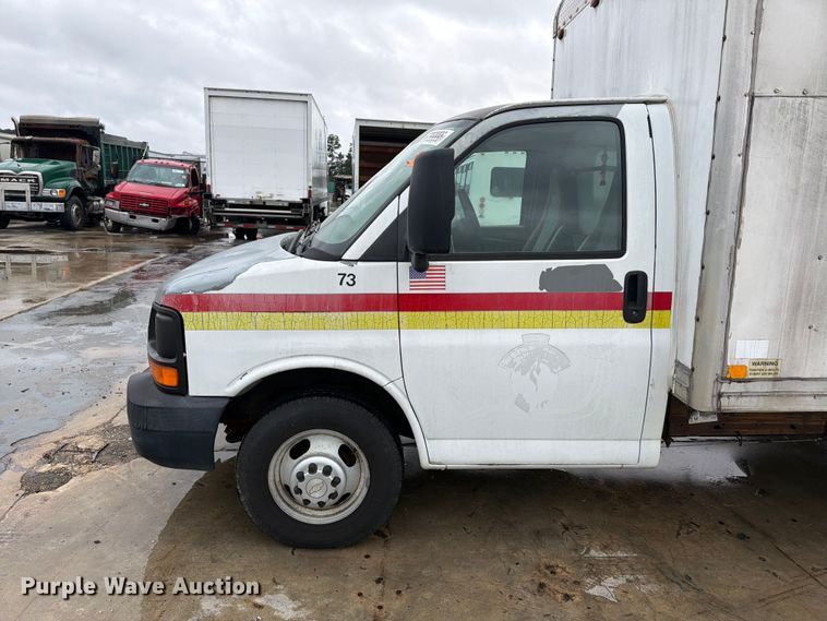 image for item YA4987 2007 Chevrolet Express  delivery van