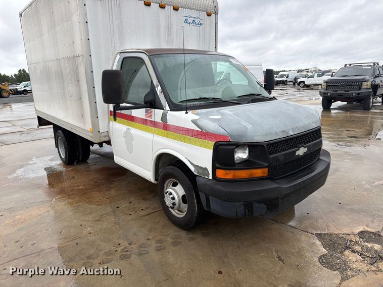 image for item YA4987 2007 Chevrolet Express  delivery van