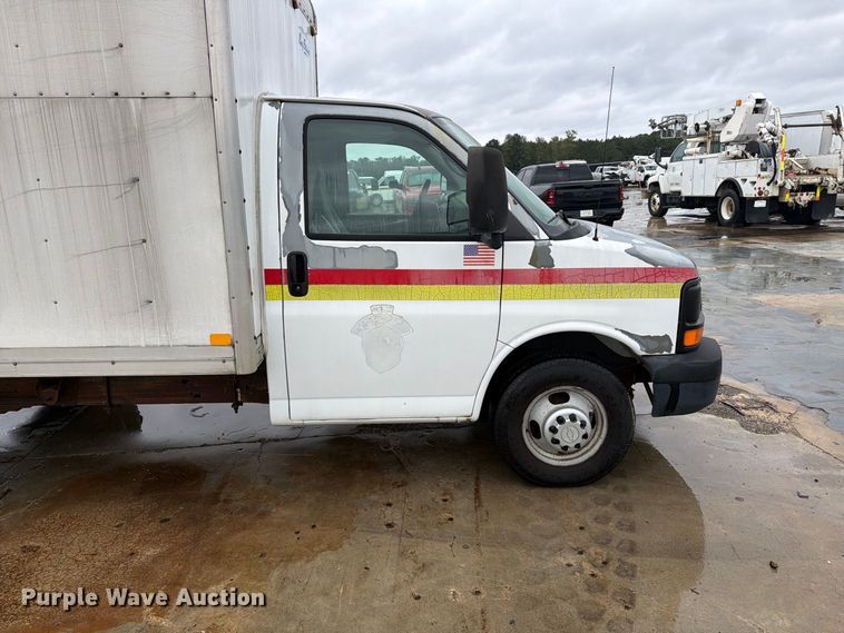 image for item YA4987 2007 Chevrolet Express  delivery van