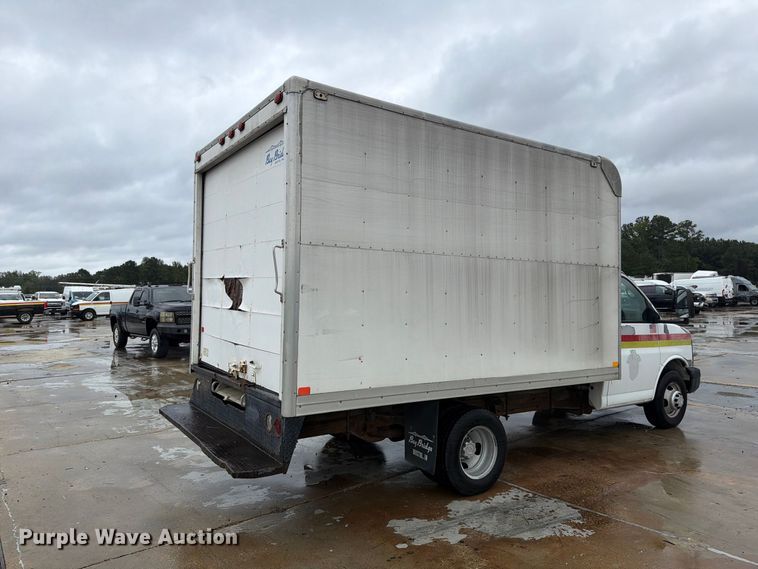 image for item YA4987 2007 Chevrolet Express  delivery van