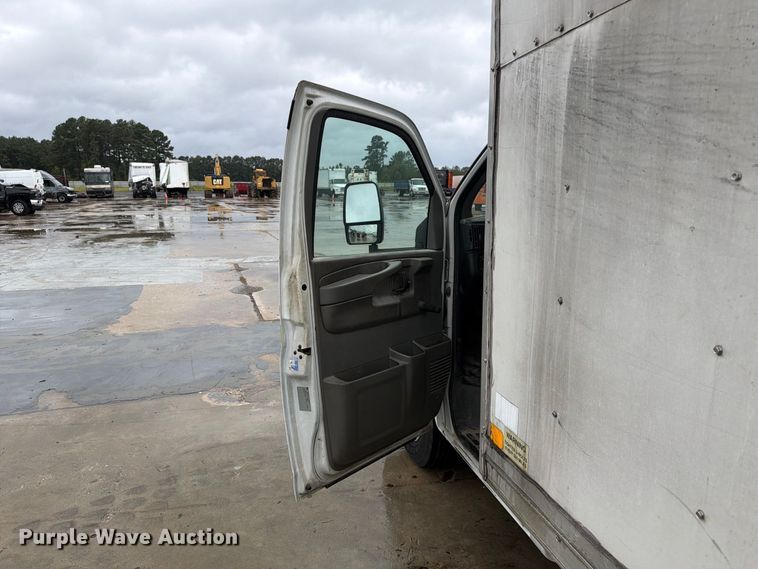 image for item YA4987 2007 Chevrolet Express  delivery van