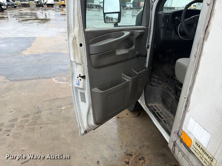 image for item YA4987 2007 Chevrolet Express  delivery van