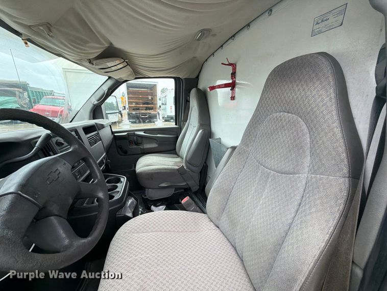 image for item YA4987 2007 Chevrolet Express  delivery van
