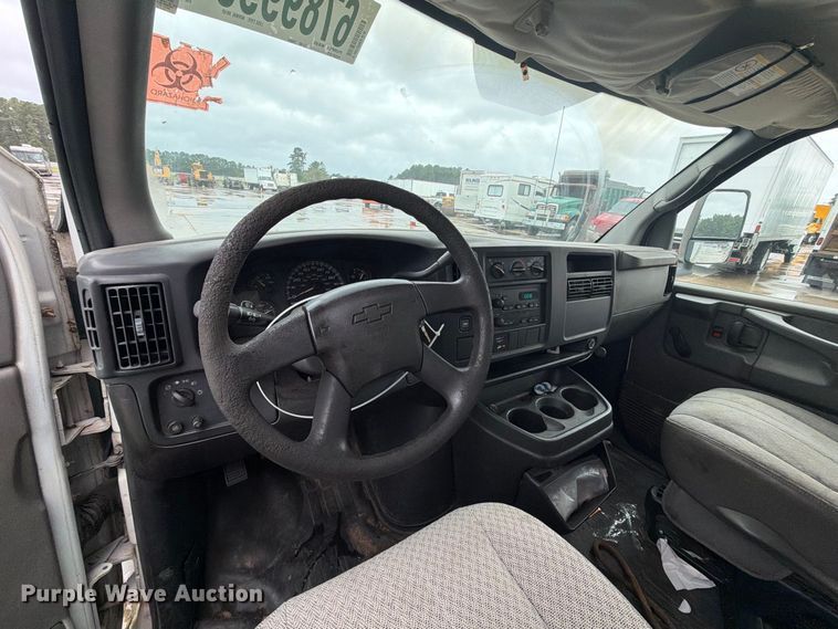 image for item YA4987 2007 Chevrolet Express  delivery van