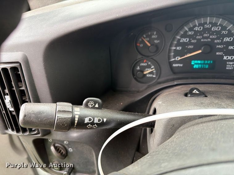 image for item YA4987 2007 Chevrolet Express  delivery van