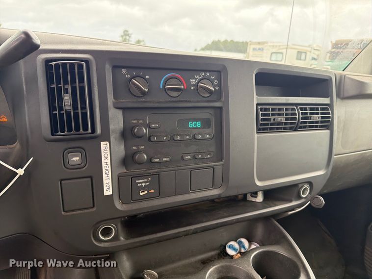 image for item YA4987 2007 Chevrolet Express  delivery van