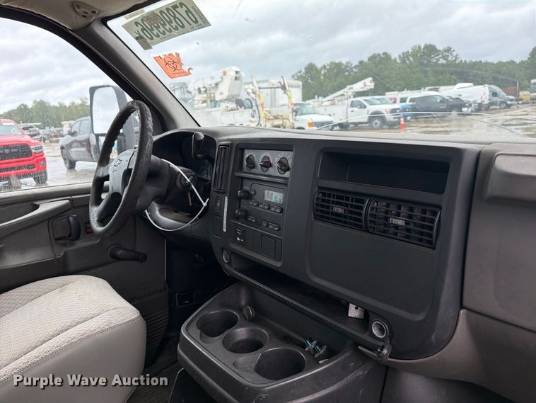 image for item YA4987 2007 Chevrolet Express  delivery van