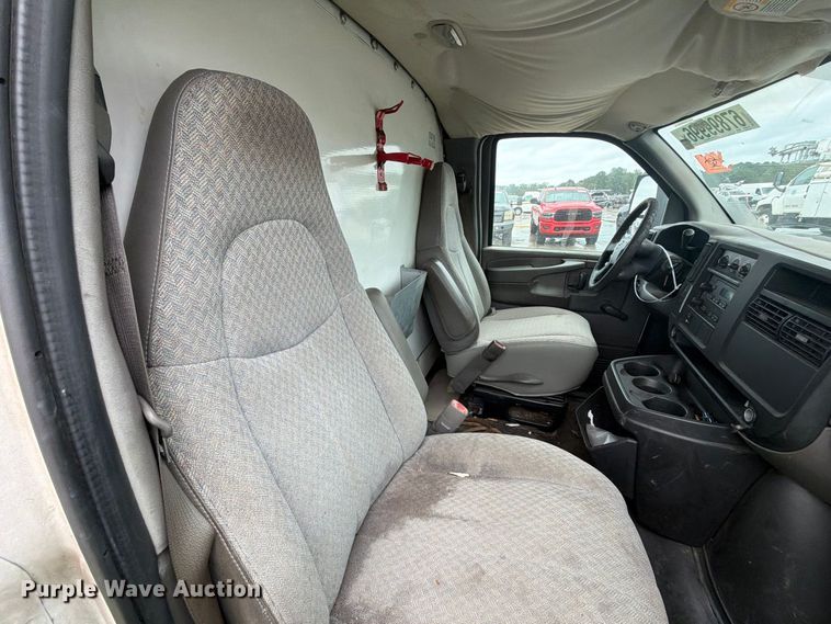 image for item YA4987 2007 Chevrolet Express  delivery van