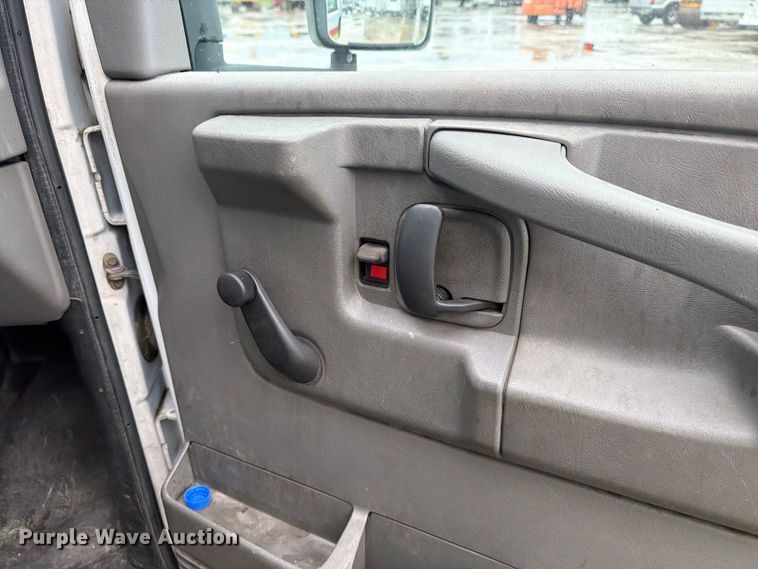 image for item YA4987 2007 Chevrolet Express  delivery van