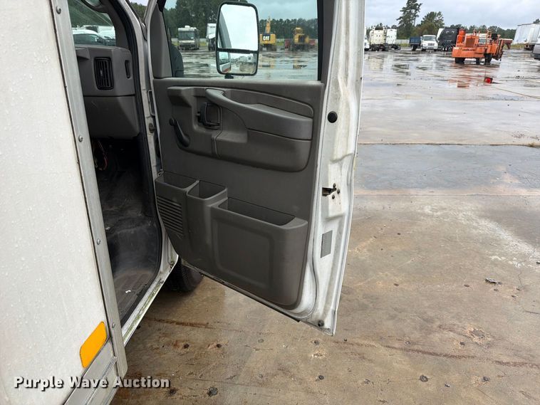 image for item YA4987 2007 Chevrolet Express  delivery van