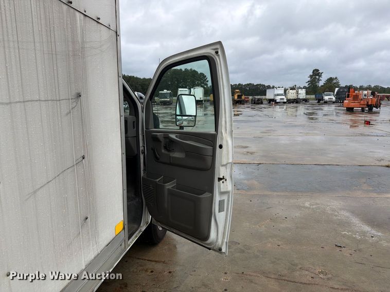 image for item YA4987 2007 Chevrolet Express  delivery van