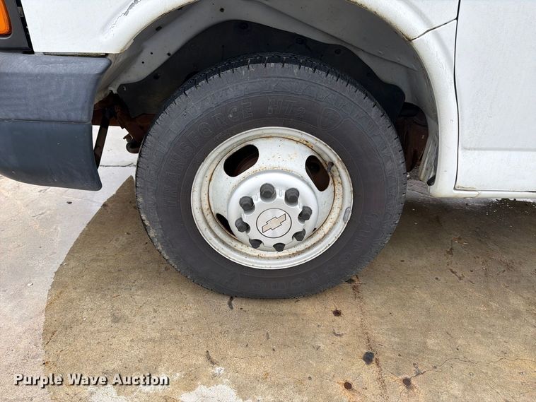 image for item YA4987 2007 Chevrolet Express  delivery van