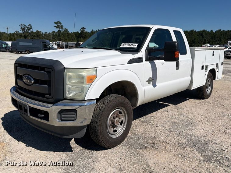 2016 Ford F250 Super Duty Ext. Cab utility bed pickup truck