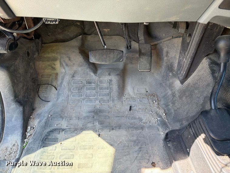 image for item YA5214 2016 Ford F250 Super Duty Ext. Cab utility bed pickup truck