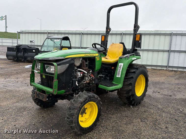 2018 John Deere 3032E MFWD tractor