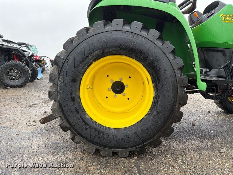 image for item YA5399 2018 John Deere 3032E MFWD tractor