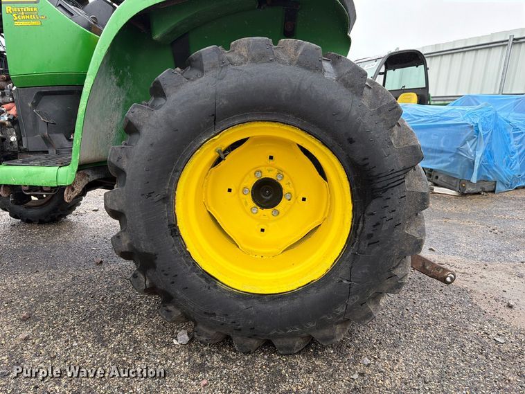 image for item YA5399 2018 John Deere 3032E MFWD tractor