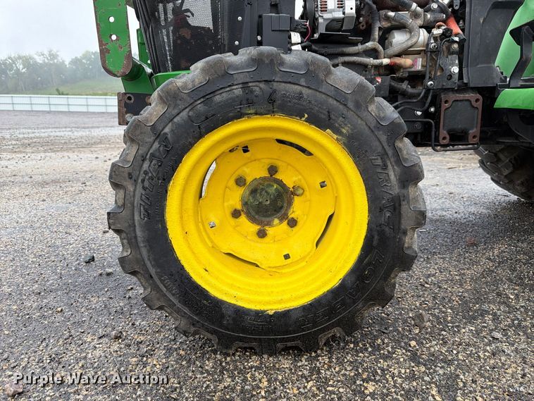 image for item YA5399 2018 John Deere 3032E MFWD tractor
