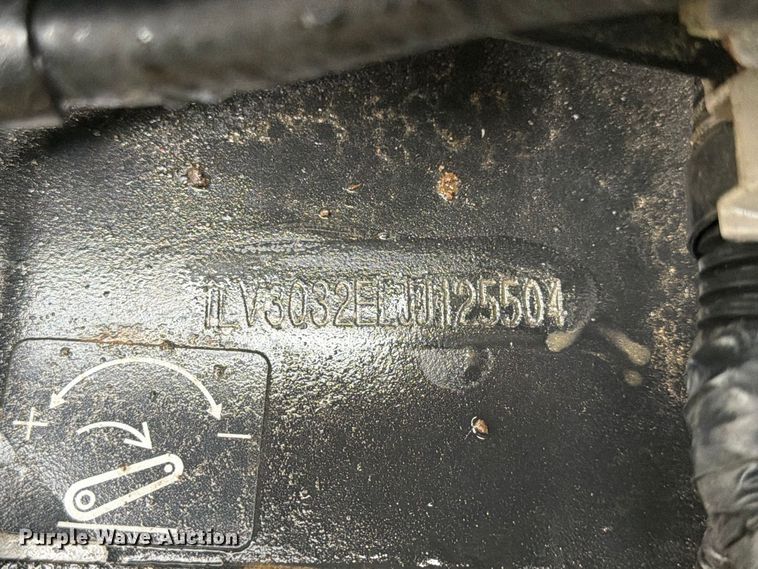 image for item YA5399 2018 John Deere 3032E MFWD tractor