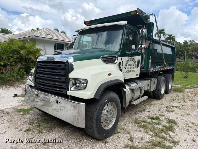 2016 Freightliner 114SD dump truck